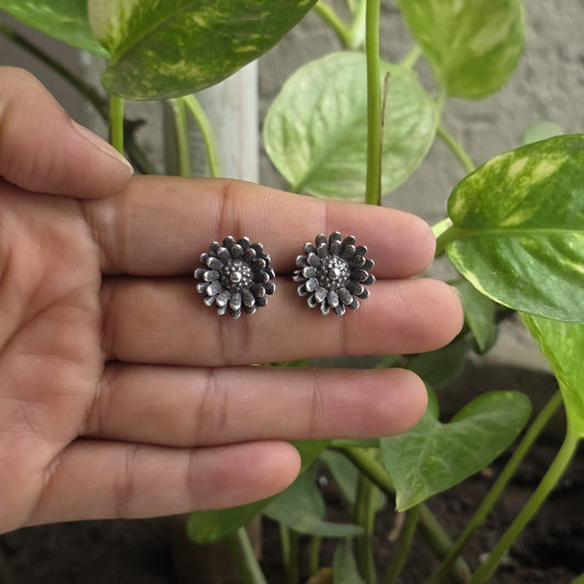 Naari Jewels Oxidized Germen Silver Daisy Flower Stud Earrings for Women | Vintage Floral Design | Lightweight Ethnic Jewelry